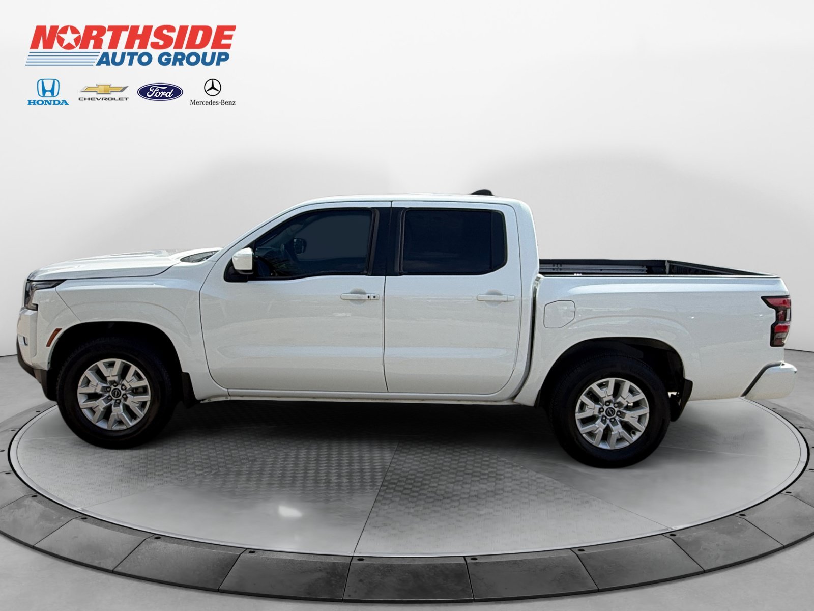 Used 2023 Glacier White Nissan SV image 4