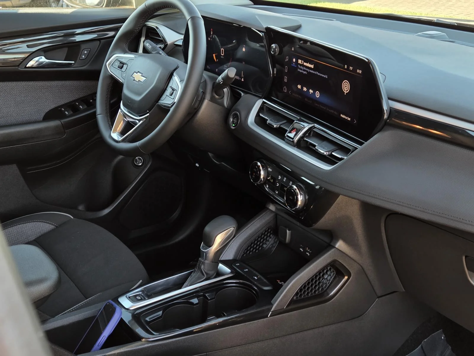 Used 2025 Mosaic Black Metallic Chevrolet LT image 34