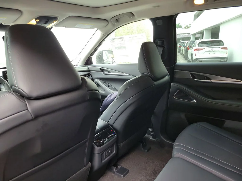 New 2027 MINERAL BLACK INFINITI Luxe FWD image 10