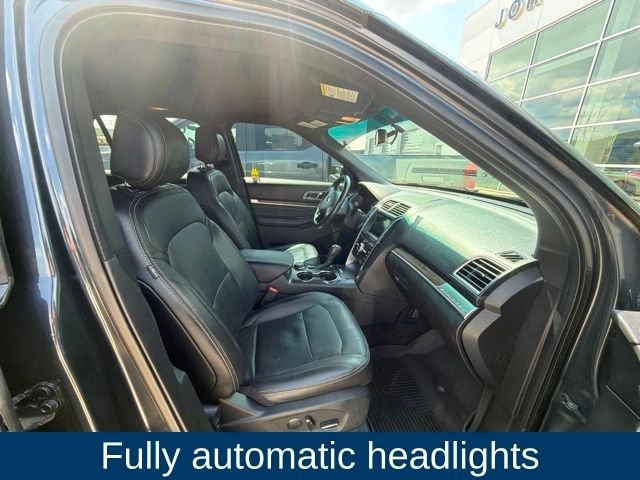 Used 2017  Ford Limited image 22