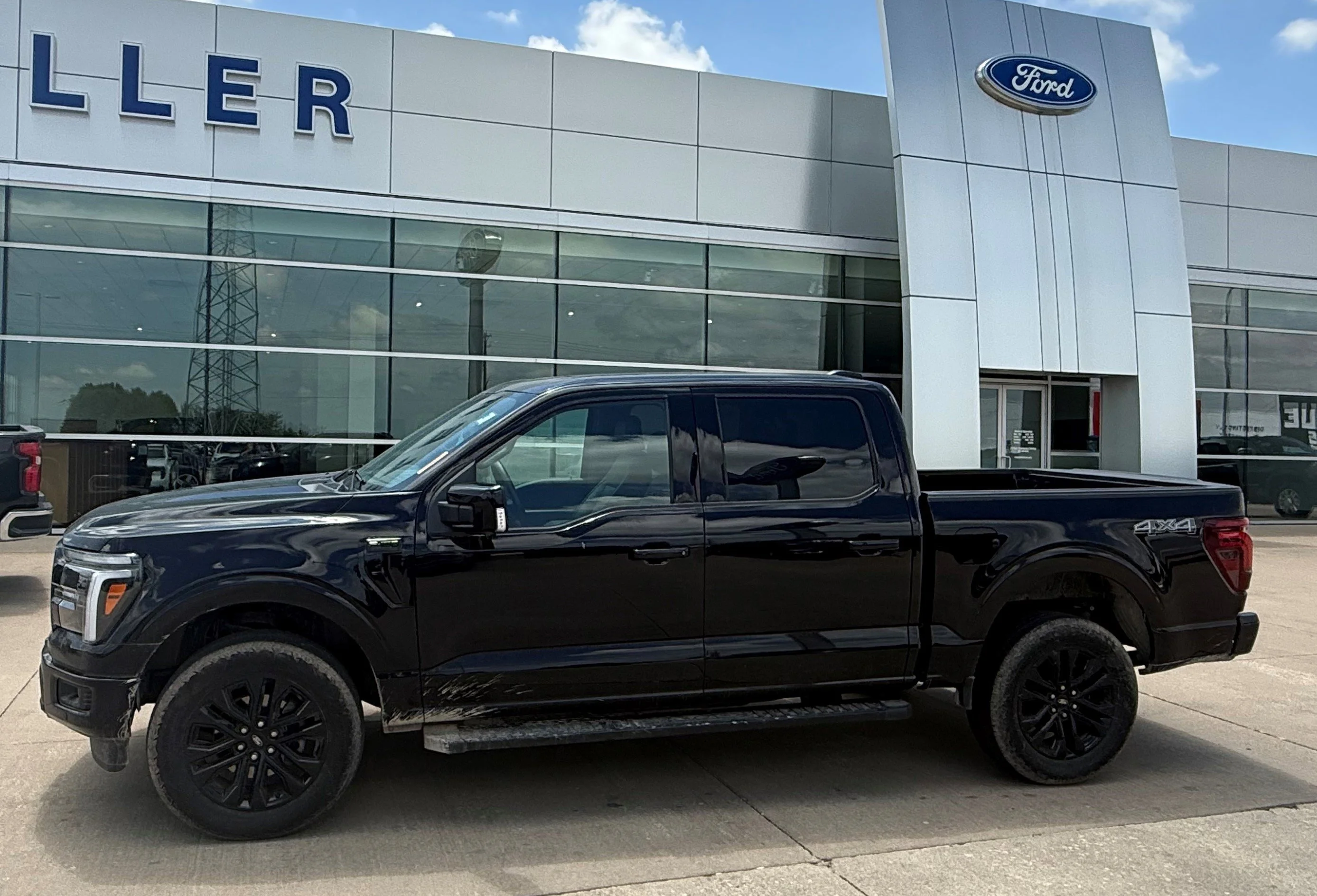 Used 2025 Agate Black Metallic Ford LARIAT image 3