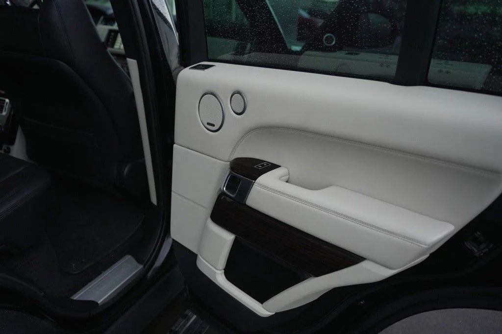 Used 2015 Black Land Rover 5.0L V8 Supercharged image 27