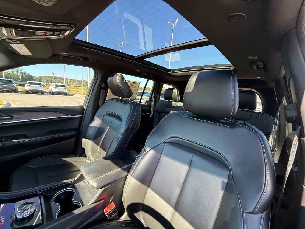 Used 2025 White Jeep Limited image 21
