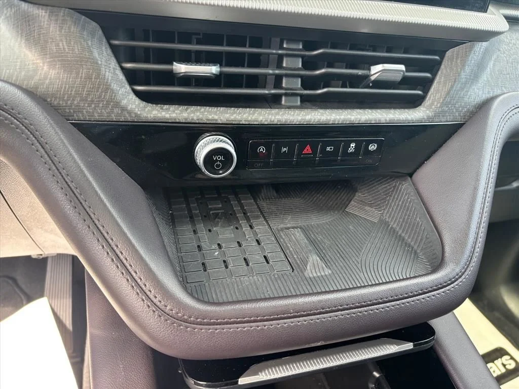 Used 2025 Black Ford Platinum image 21