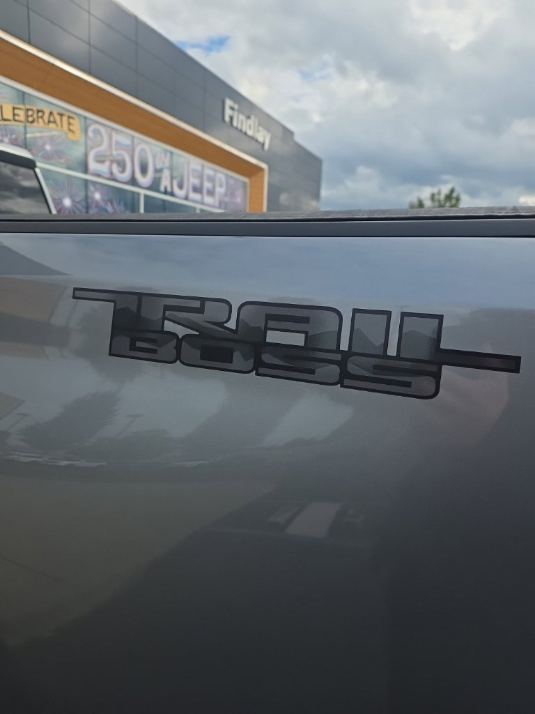 Used 2025 Gray Chevrolet LT image 5