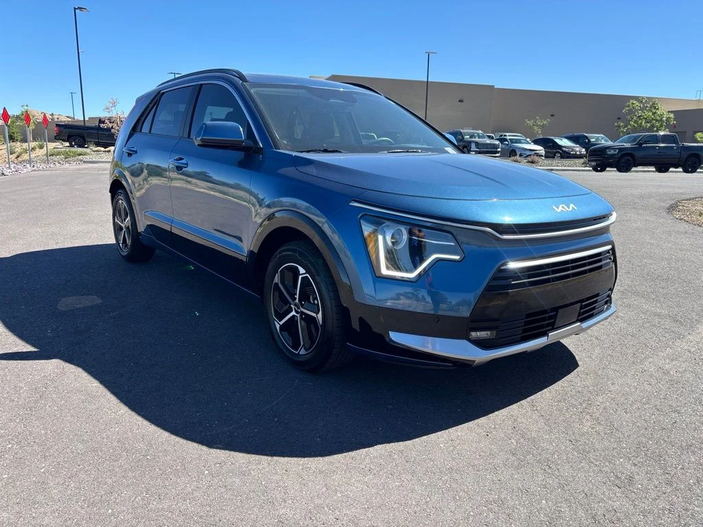 Used 2024 Blue Kia SX image 3