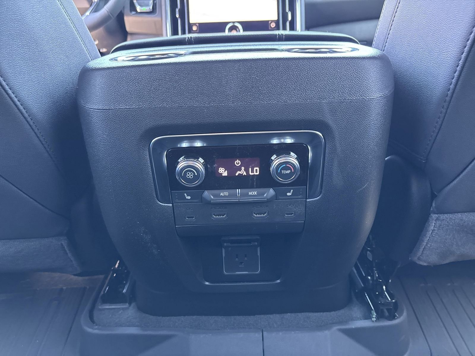 Used 2025 Onyx Black GMC 4WD 4dr Elevation image 23