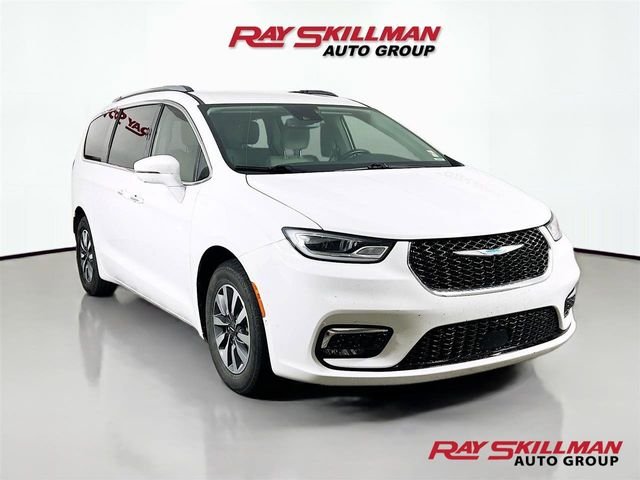 2021 Chrysler Pacifica Hybrid Touring L Hybrid's photo