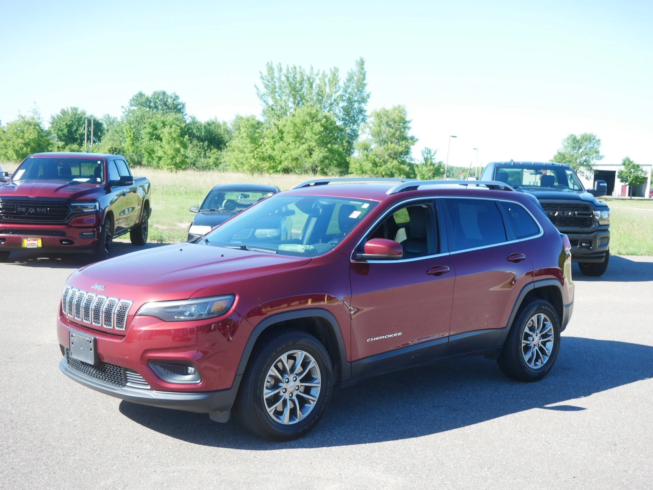 Used 2020 Velvet Red Pearlcoat Jeep Latitude Plus image 3