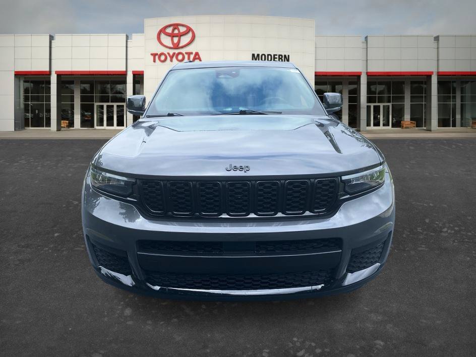 Used 2024 Baltic Gray Metallic Clearcoat Jeep Altitude image 2