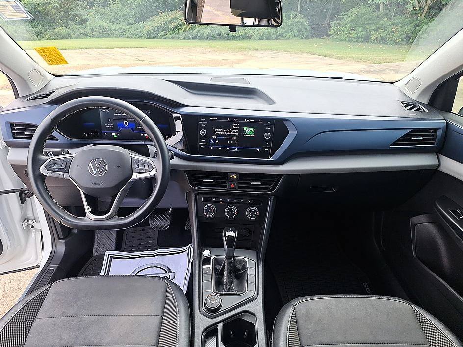Used 2022 Pure White Volkswagen SE image 19