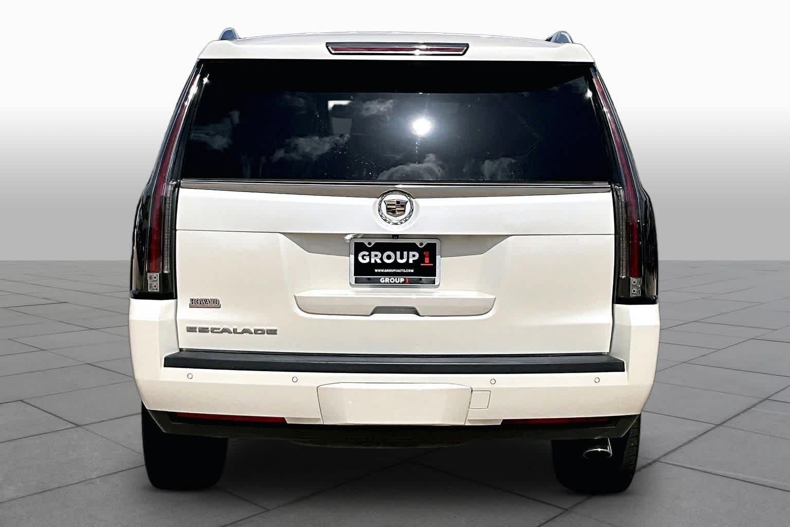 Used 2015 White Diamond Tricoat Cadillac Luxury image 4