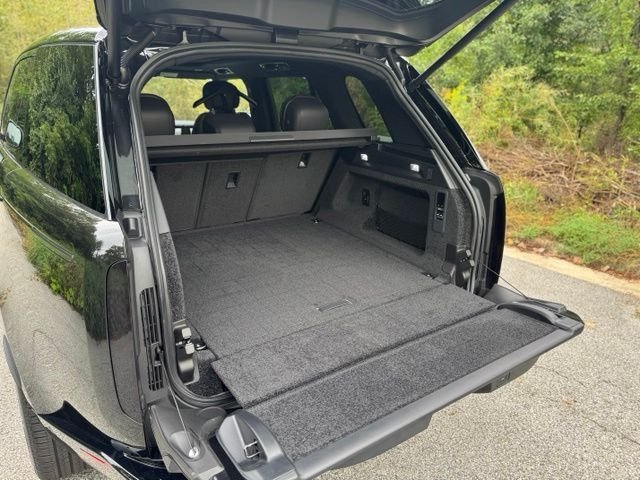 New 2027 Santorini Black Land Rover SE image 15
