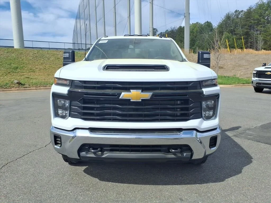 New 2026 Summit White Chevrolet Work Truck image 32