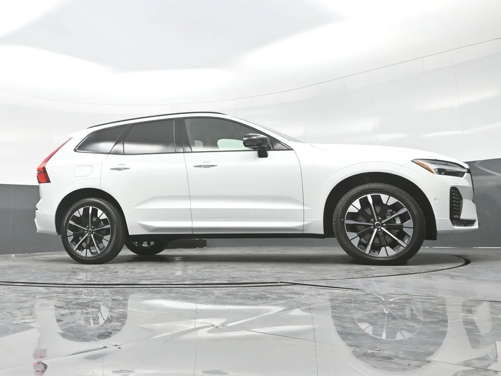 Used 2026 Crystal White Volvo Plus image 29