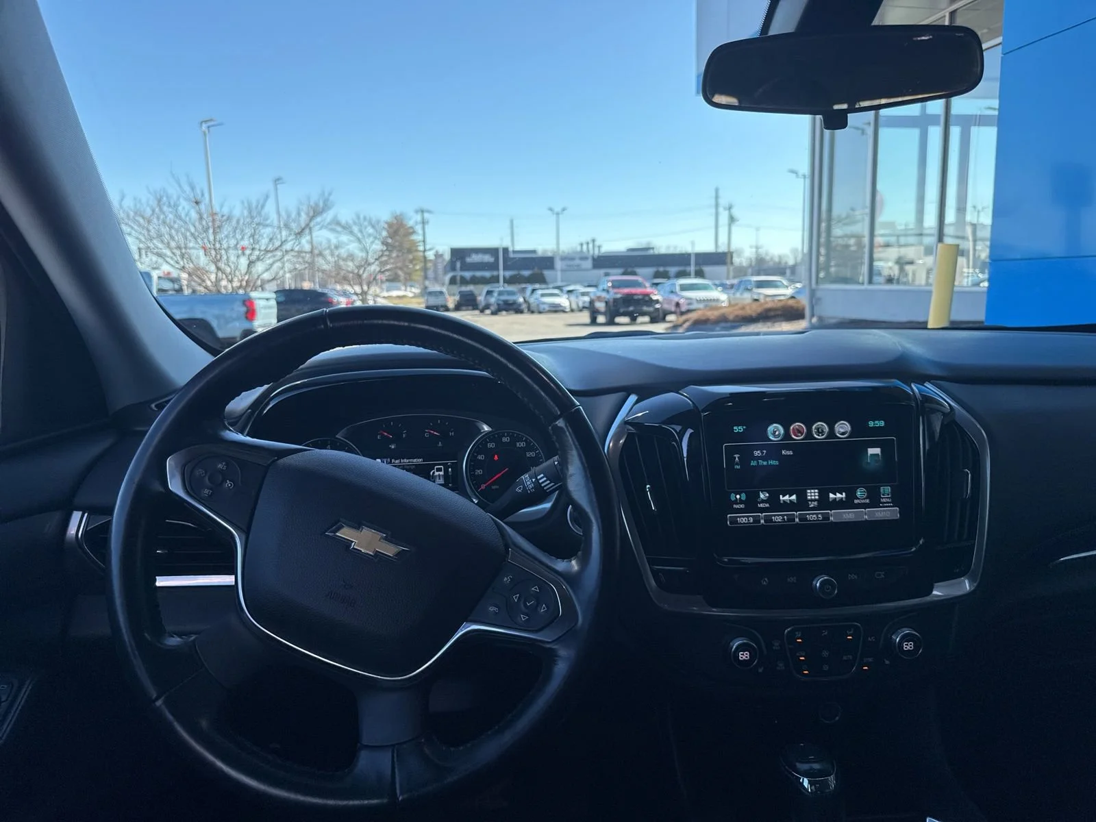 Used 2019 Chevrolet Traverse 1LT with VIN 1GNEVGKW4KJ224118 for sale in East Hartford, CT