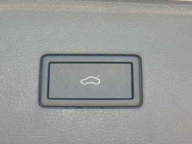 Used 2025  Volkswagen 2.0T SE w/Technology image 19