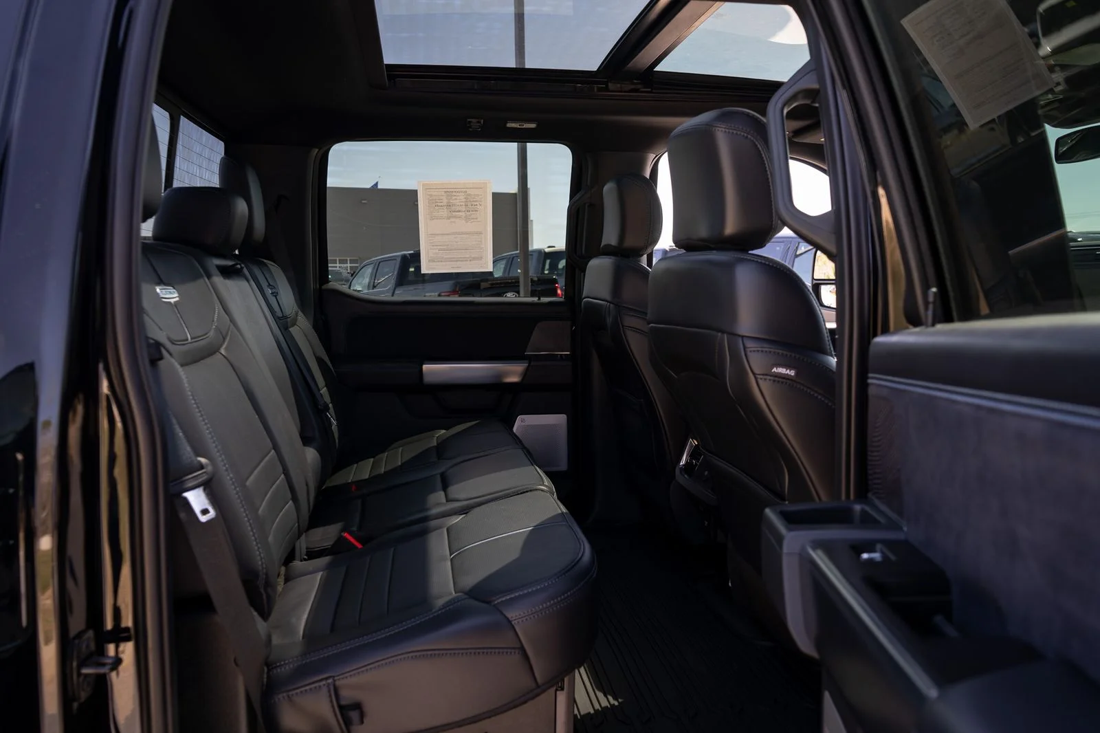 2025 Ford F-450 Super Duty Platinum - Photo 38