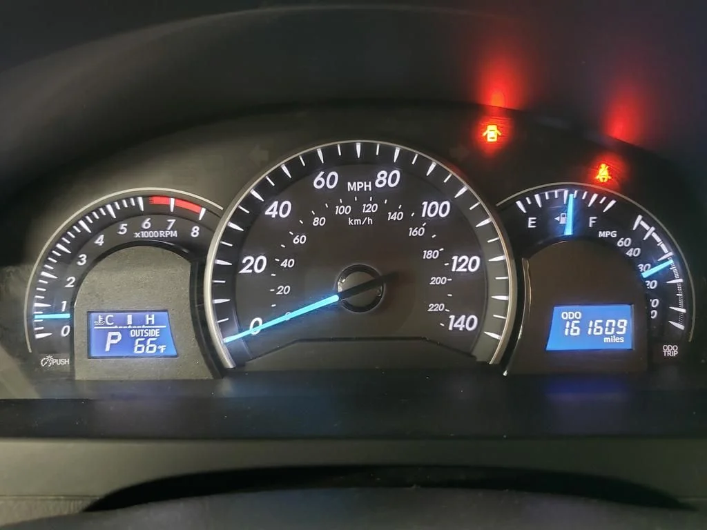 Used 2013 Magnetic Gray Metallic Toyota LE image 25