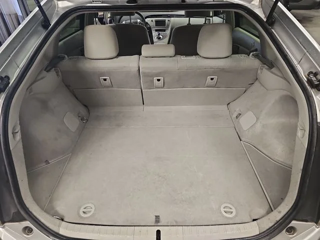 Used 2015 Silver Toyota Three image 12