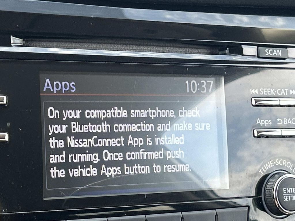 Used 2015 Silver Nissan SV image 31