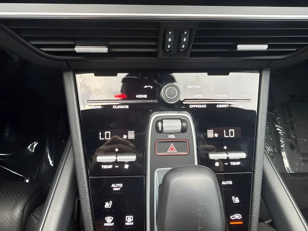 Used 2023  Porsche Base image 12
