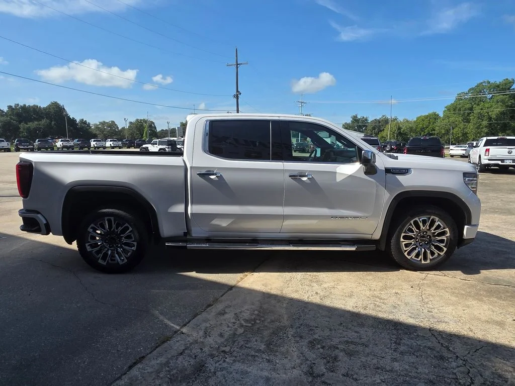 Used 2024 White GMC Denali image 9