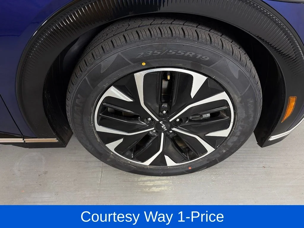 Used 2023 Blue Kia Wind image 13