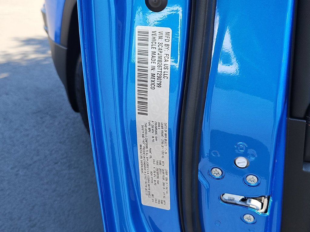 New 2026 Hydro Blue Pearl-Coat Exterior Paint Jeep Limited image 32