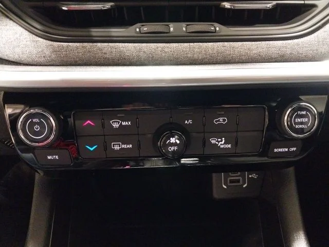 New 2026 Black Jeep Latitude image 14