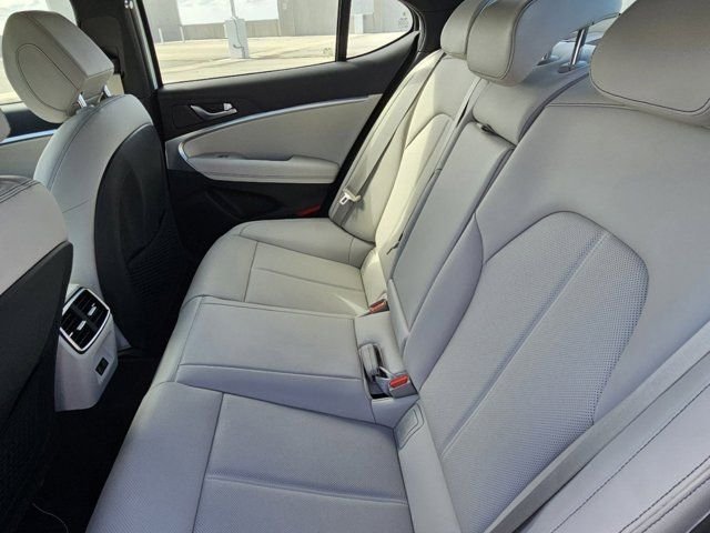2025 GENESIS G70 Standard - Photo 13
