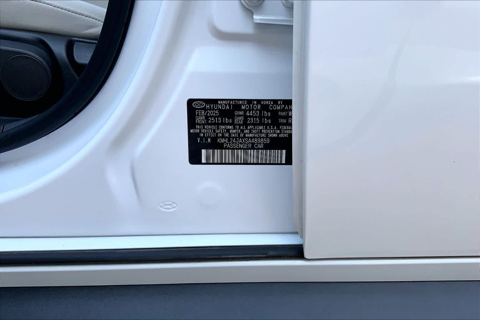 Used 2025 Serenity White Hyundai SE image 33