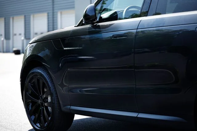 New 2026 Carpathian Grey Land Rover SE image 7