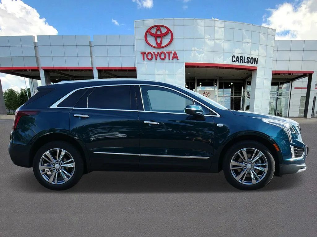 Used 2025 Green Cadillac Premium Luxury image 4