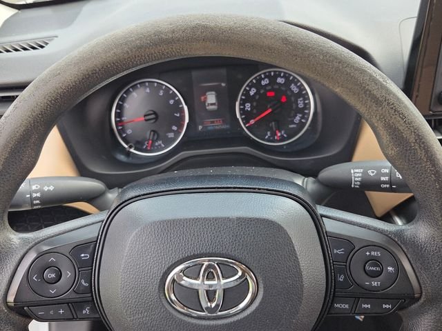 Used 2021 White Toyota LE image 22