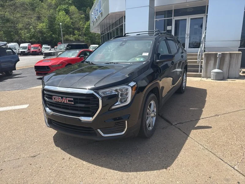 Used 2022 Black GMC SLE image 3