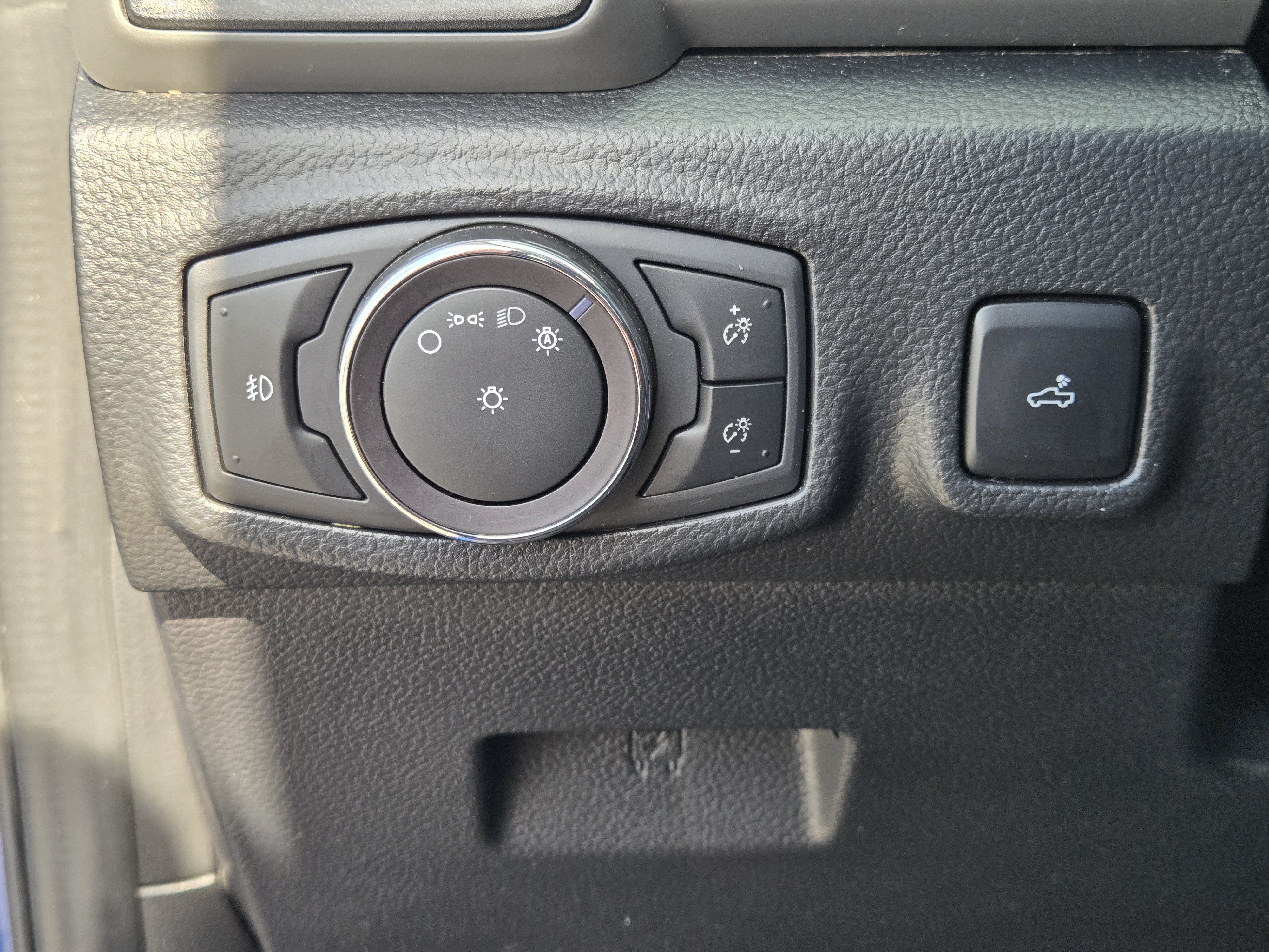 Used 2019 Lightning Blue Metallic Ford XL image 19