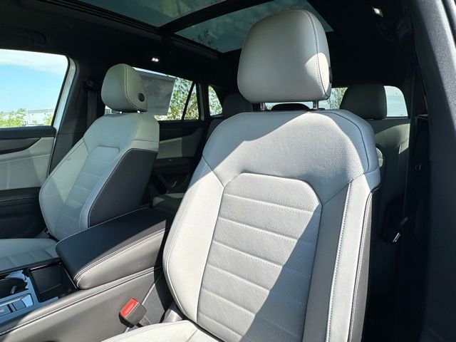 New 2026 Opal White Pearl Volkswagen SEL R-Line Black image 22