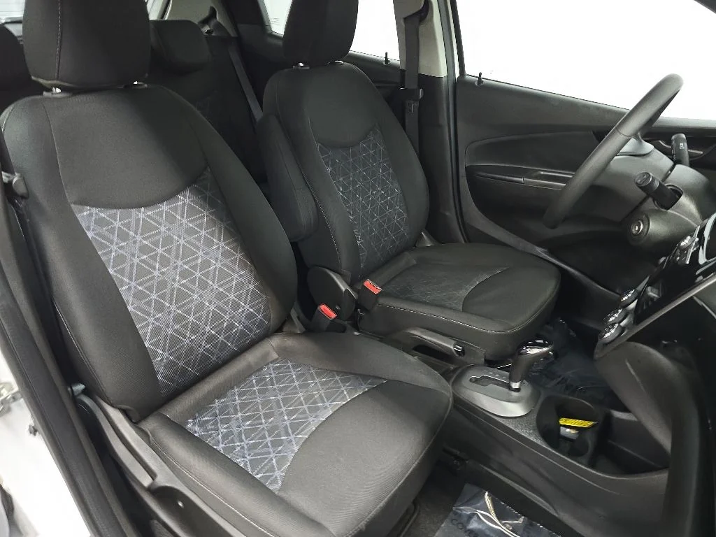Used 2020 Summit White Chevrolet 1LT image 14