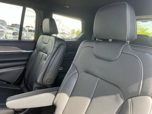 Used 2025 White Jeep Limited 4x4 image 19