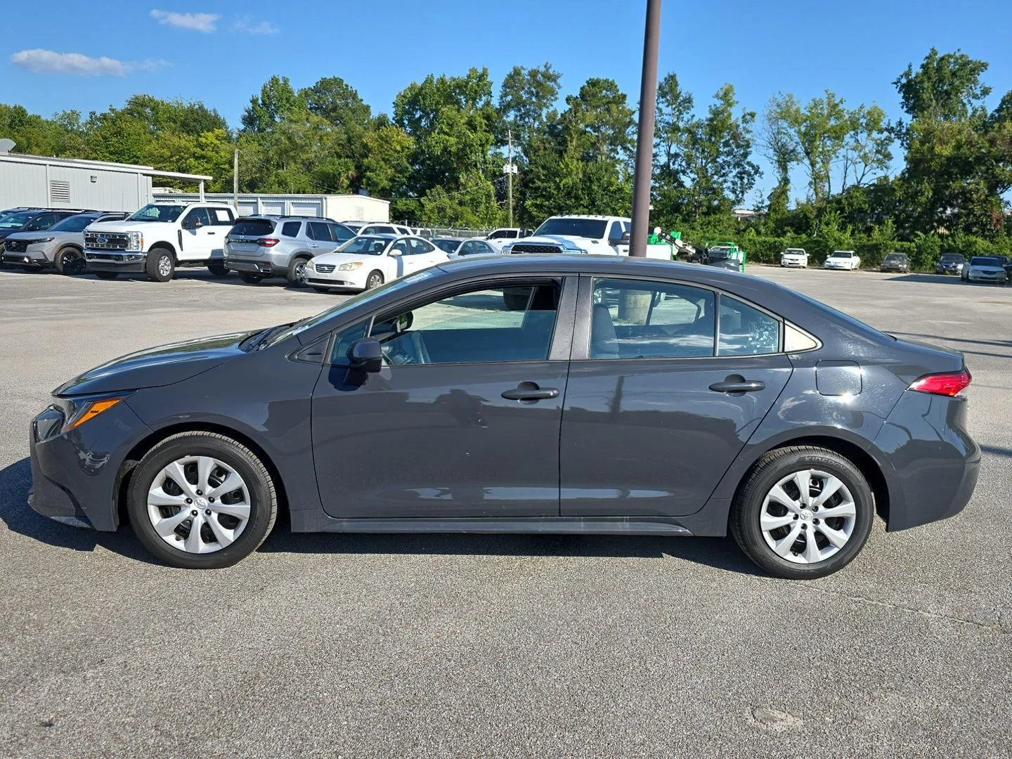 Used 2025 Underground Toyota LE image 7