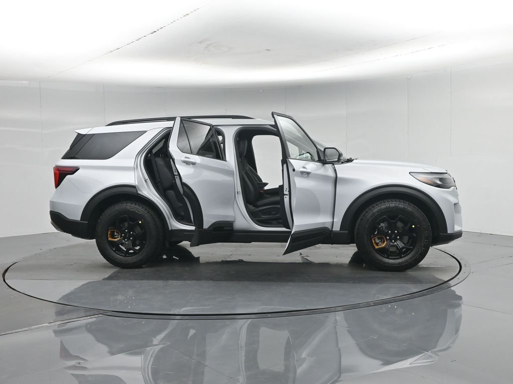New 2026 Space White Metallic Ford Tremor image 36