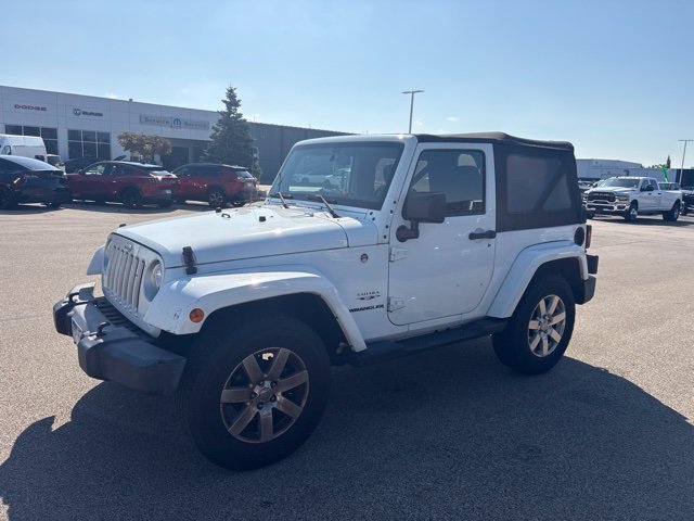 Used 2017 White Jeep Sahara image 3