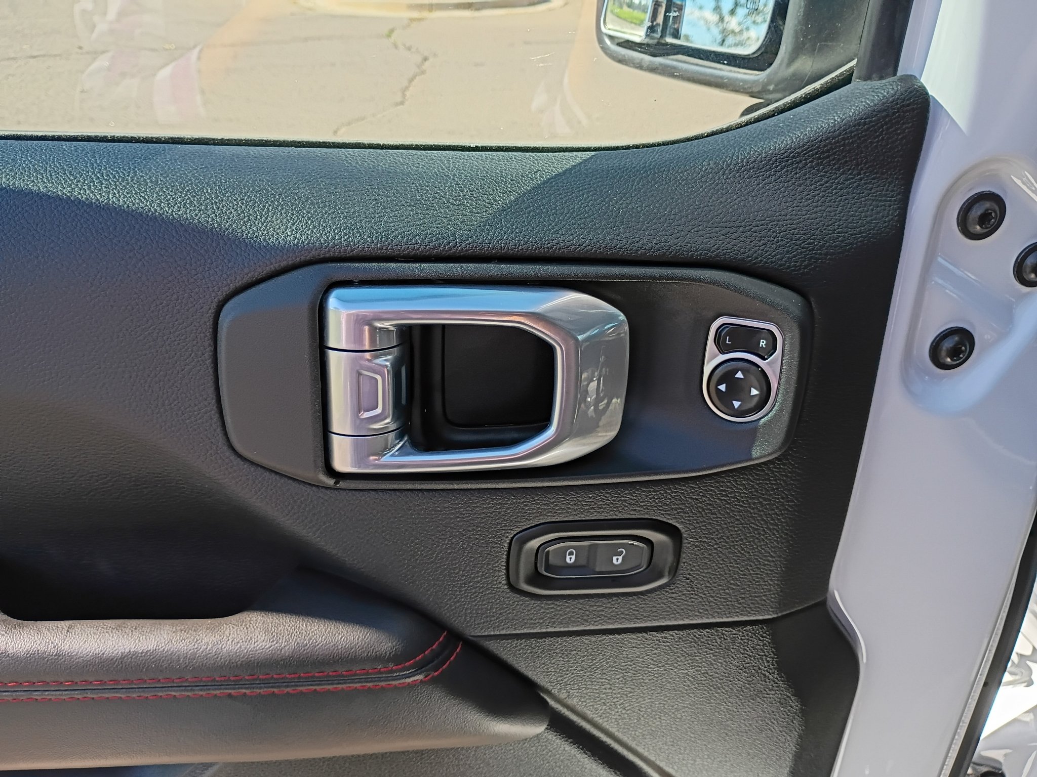 Used 2024 Bright White Clearcoat Jeep Rubicon X image 23