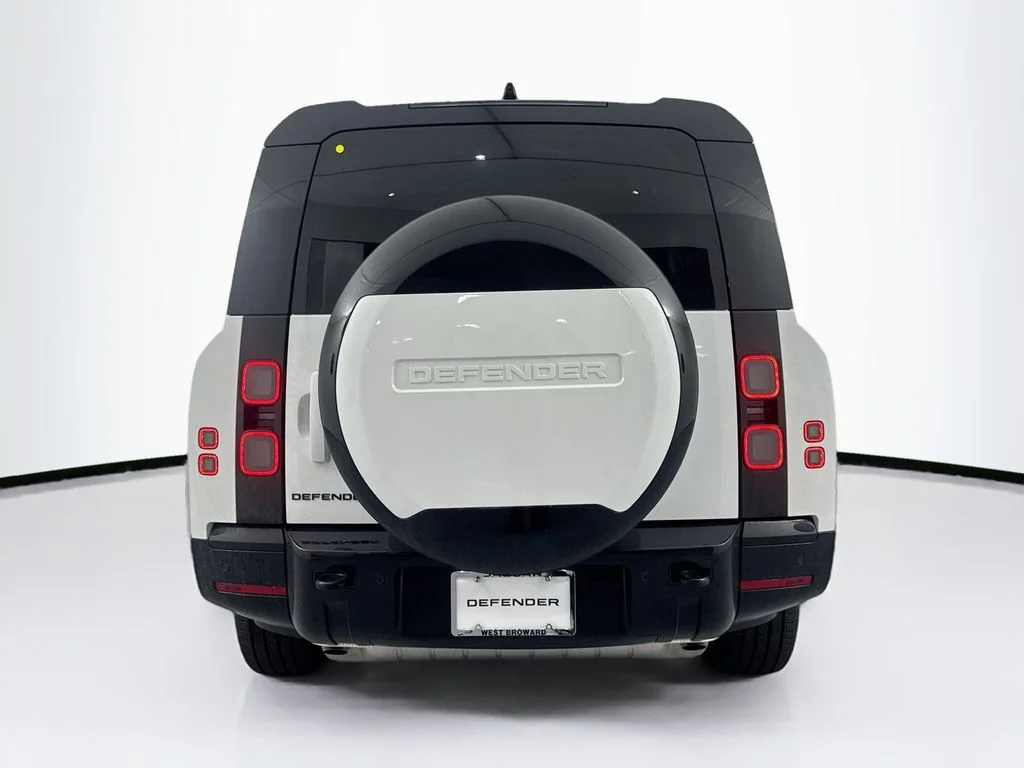 New 2026 White Land Rover X-Dynamic SE image 6