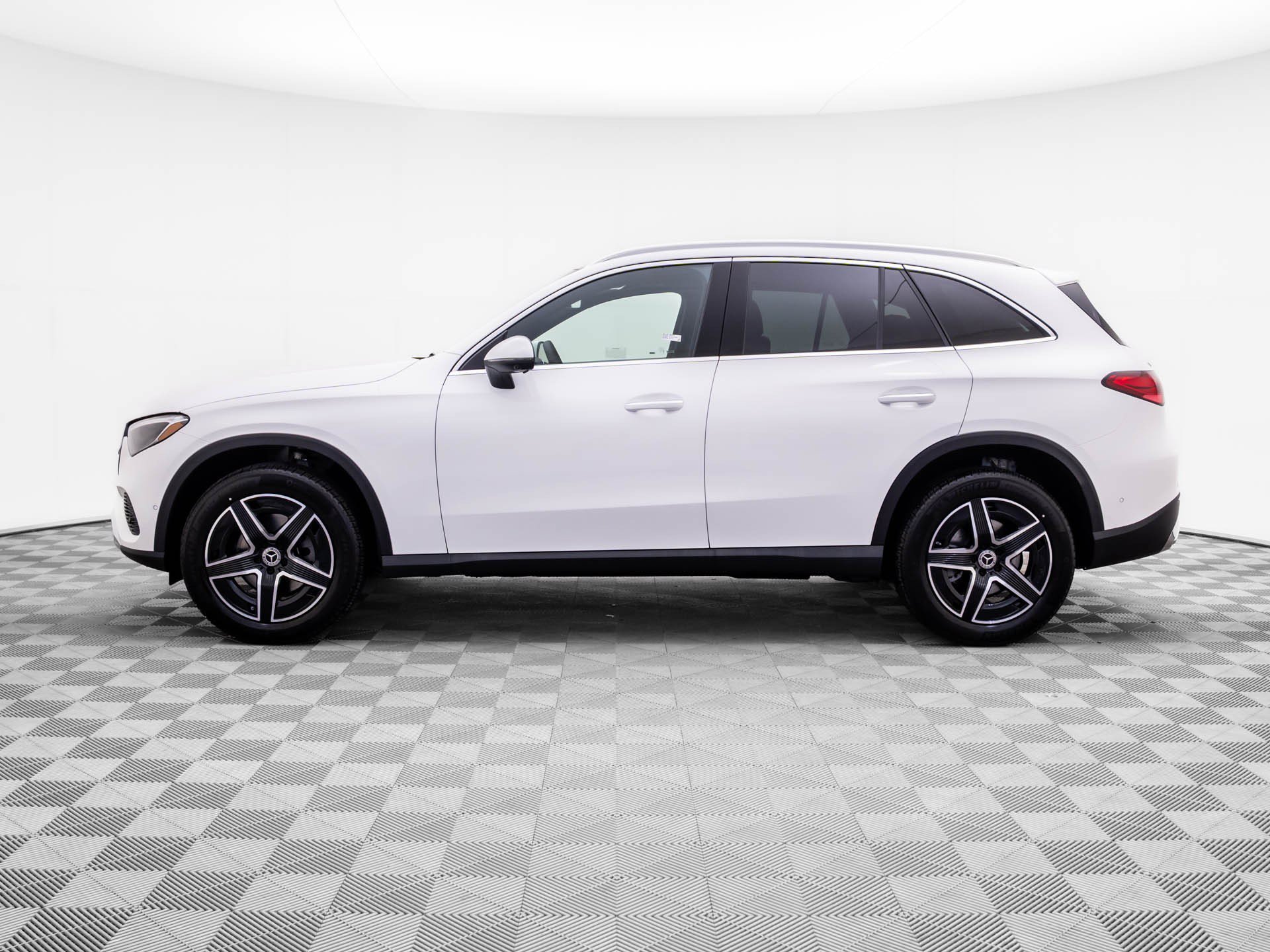 New 2026 White Mercedes-Benz GLC 300 image 38