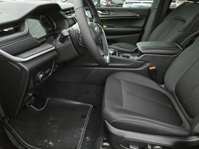 New 2026 Velvet Red Pearl-Coat Exterior Paint Jeep Laredo image 23