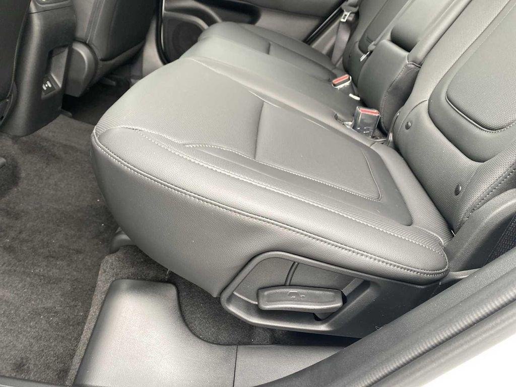 New 2026 White Hyundai SEL Premium FWD image 30