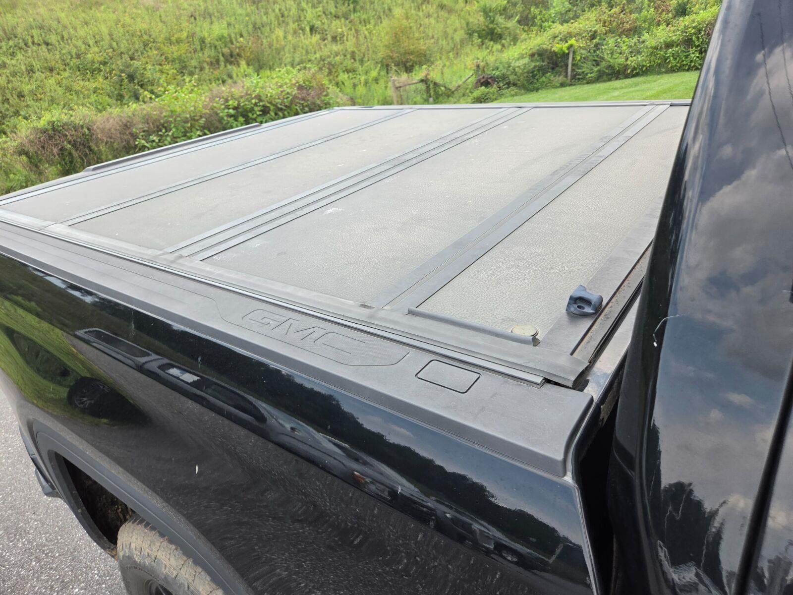 Used 2020 ONYX BLACK GMC Elevation image 6