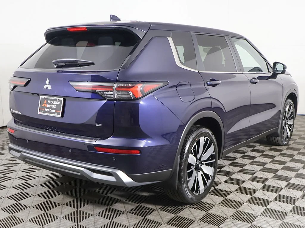 New 2026 Blue Mitsubishi SE image 12